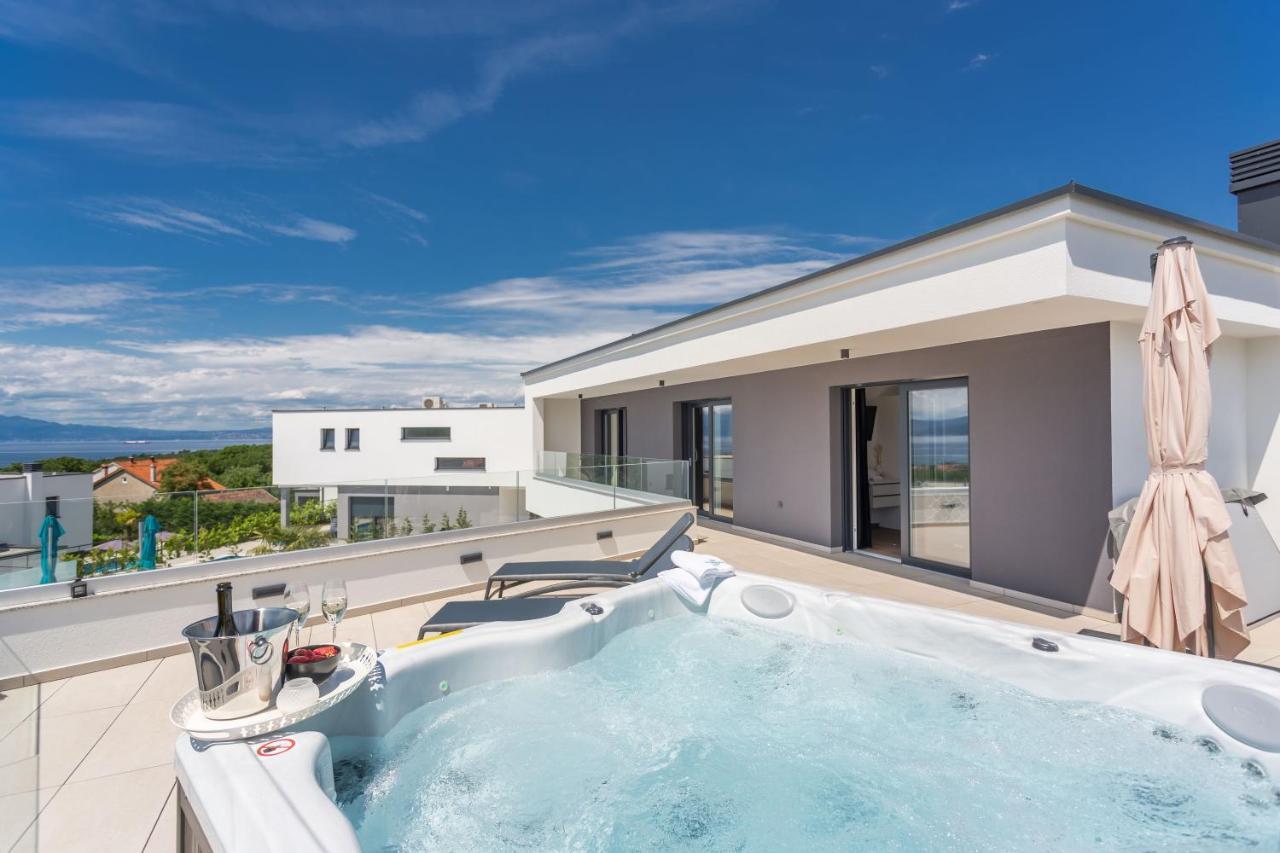 Deluxe Villa With Swimming Pool, Whirlpool On The Roof Terrace With A Beautiful Sea View - By Traveler Tourist Agency Krk Id 2169 II Sveti Vid-Miholjice ภายนอก รูปภาพ